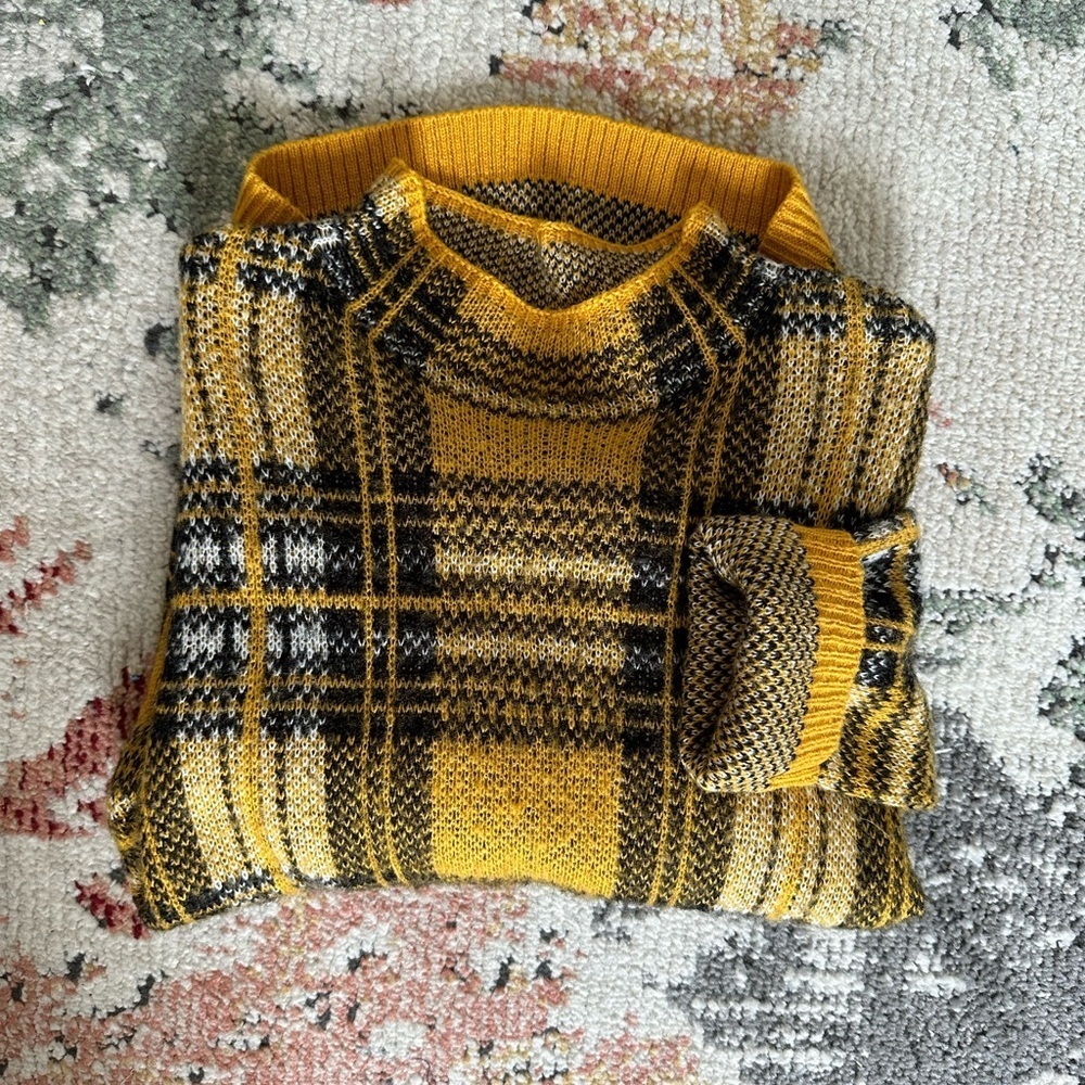 Women's Apt. 9 + Cara Santana Plaid Sweater Size Medium Cozy Soft - Picture 10 of 16